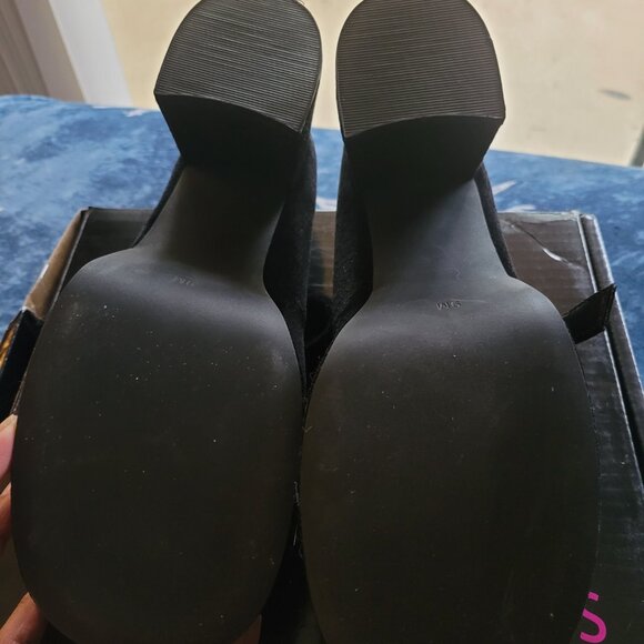 Delia's Dollskill Mary Jane Platforms. - Size 9 - Picture 2 of 4